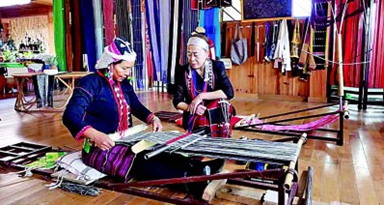 云南西盟：經(jīng)緯交織佤鄉(xiāng)情